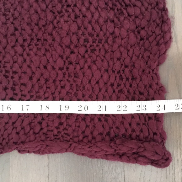 NWT H&M Burgundy Nubby Yarn Infinity Knit Snood Scarf, 24" x 15" ♥️ - Picture 11 of 12